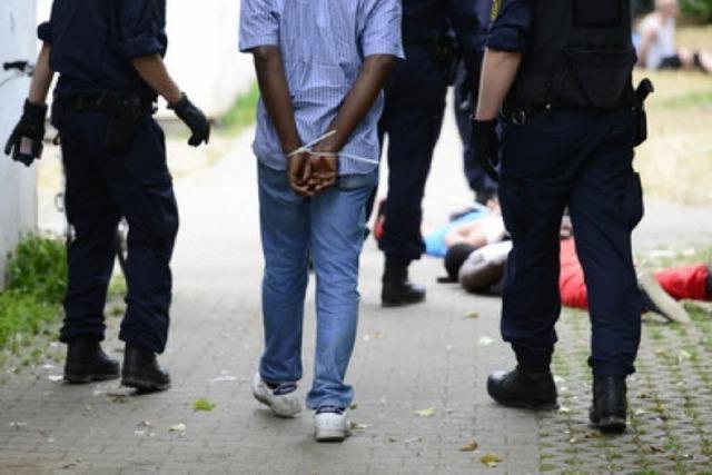 Drogenrazzien in Freiburg: Polizei durchsucht Flchtlingsheime