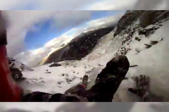 Video: Eiskletterer stürzt hunderte Meter tief - und überlebt