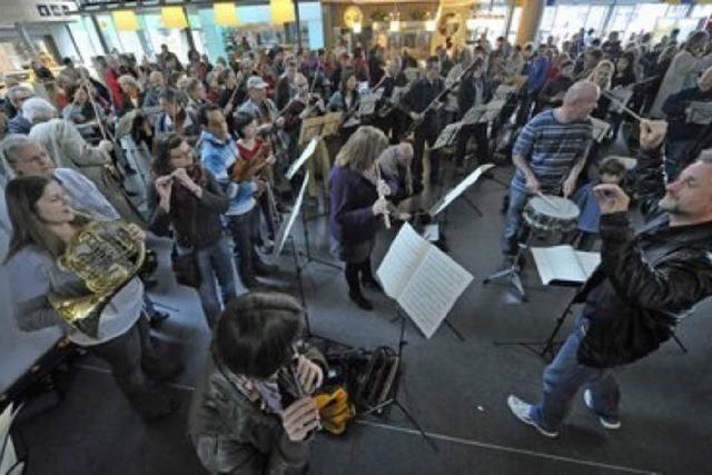 Video: Ravels Bolro im Freiburger Hauptbahnhof