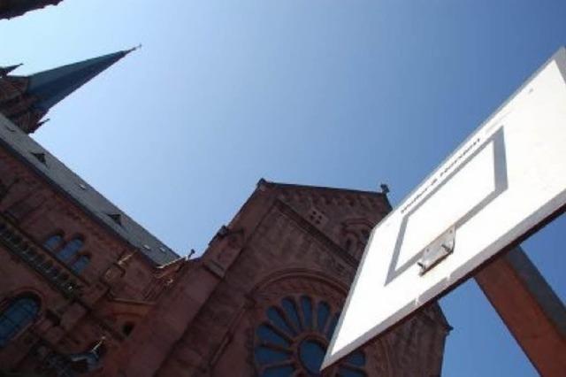Warum der Korb auf dem Basketballplatz bei der Johanneskirche immer noch nicht hngt