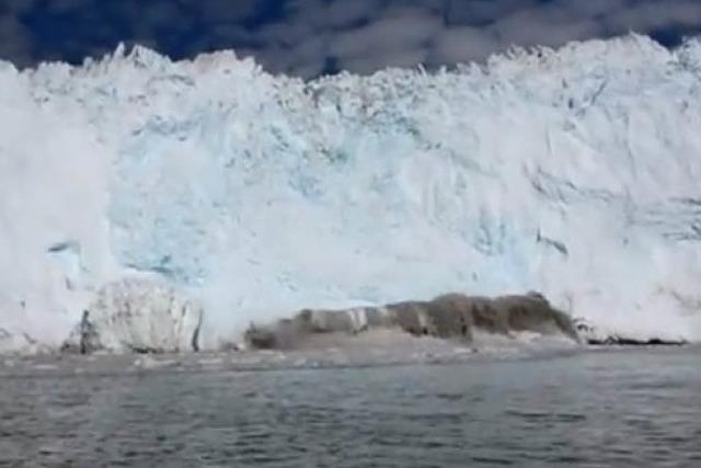 Video: Wie es ist, wenn man zu nah an einem instabilen Eisberg dran ist