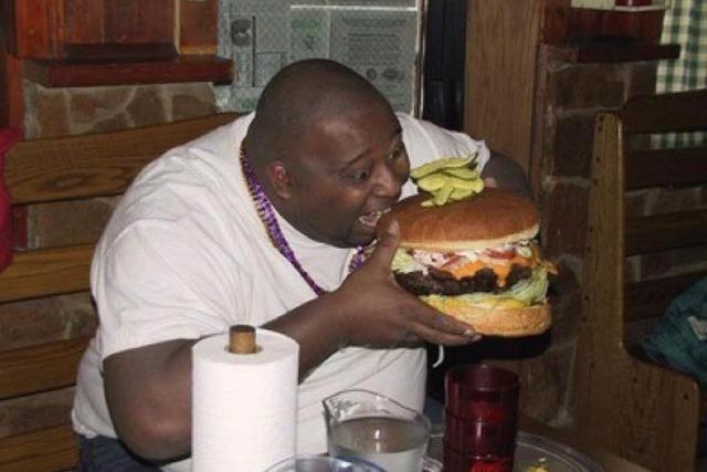 Wie esse ich stilvoll einen Riesenburger?