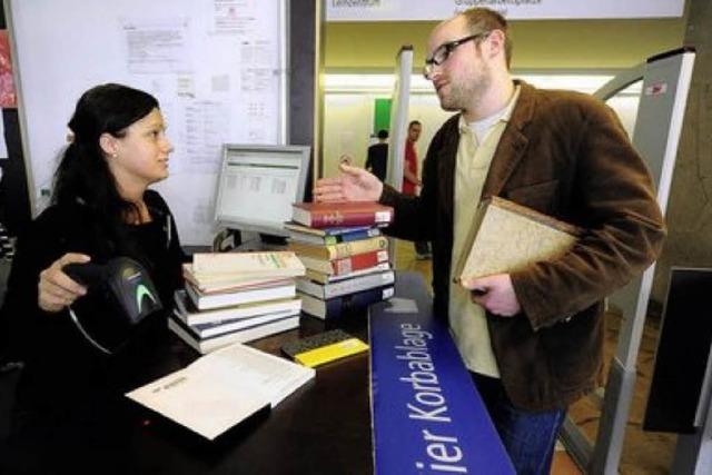 Mahngebühren und beschädigte Bücher: Interview mit zwei Mitarbeitern der Uni-Bibliothek