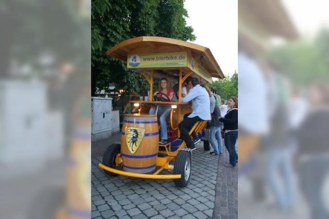 Bier- und Weinbikes in Freiburg: Umstrittene Fahrten mit Fahne