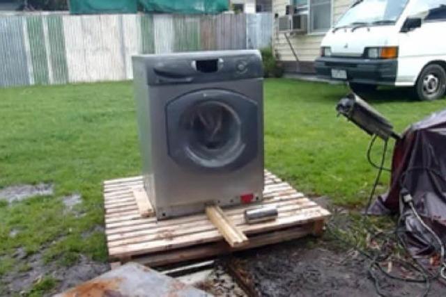 Video: Der qualvolle Tod einer Waschmaschine