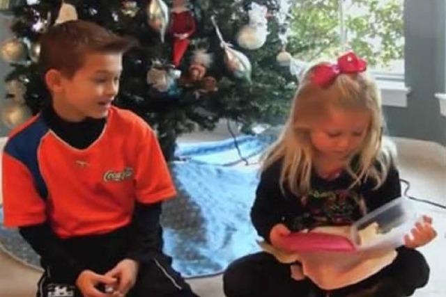 Reaktionen von Kindern auf schlechte Weihnachtsgeschenke