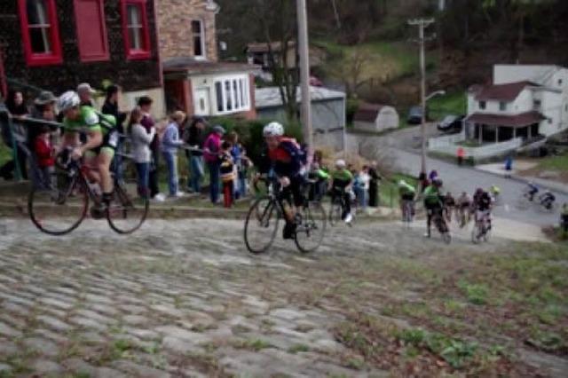 Video: Radrennen auf der steilsten Strae der USA