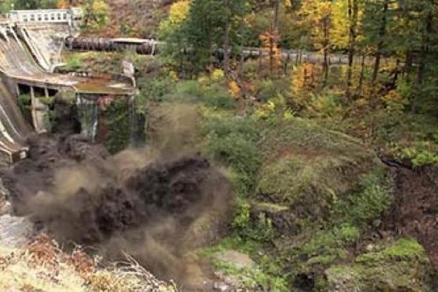 Video: Wie ein Staudammbecken leer luft