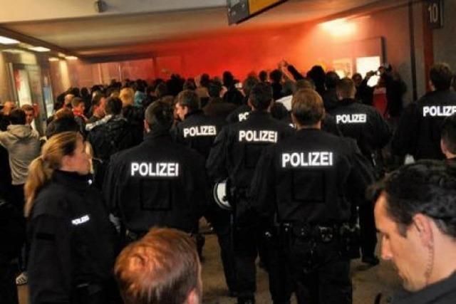 Tumulte in Kaiserslautern: SC-Fans und Polizei geben sich gegenseitig die Schuld