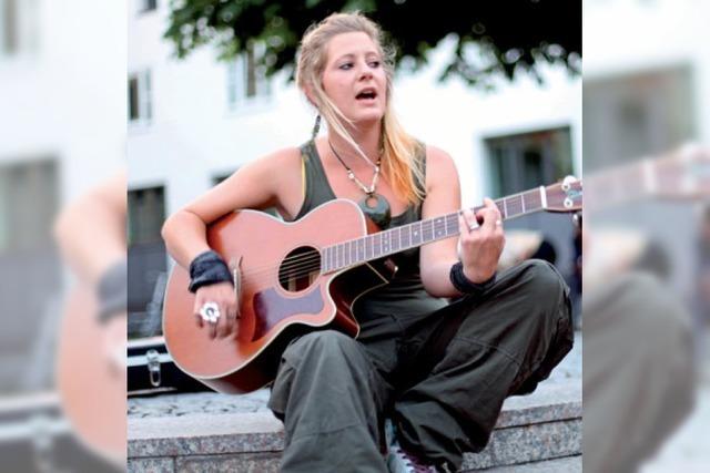 Luisa Robbin, eine Singer-Songwriterin aus Freiburg