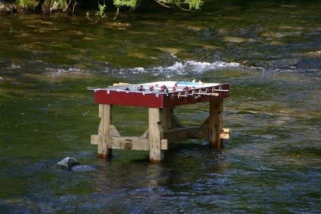 Tischkicker in der Dreisam