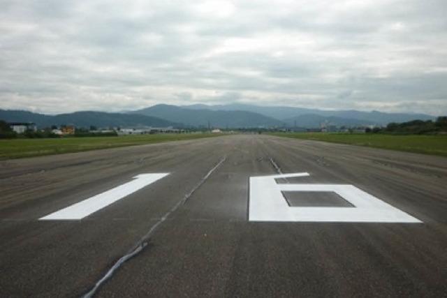 Unter den Wolken: Besuch am Freiburger Flugplatz