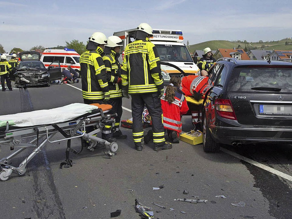 Zwei Schwerverletzte Nach Frontalkollision Bei Auggen Auggen