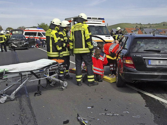 Der Unfall lste einen greren Rettungseinsatz aus.  | Foto: Volker Mnch