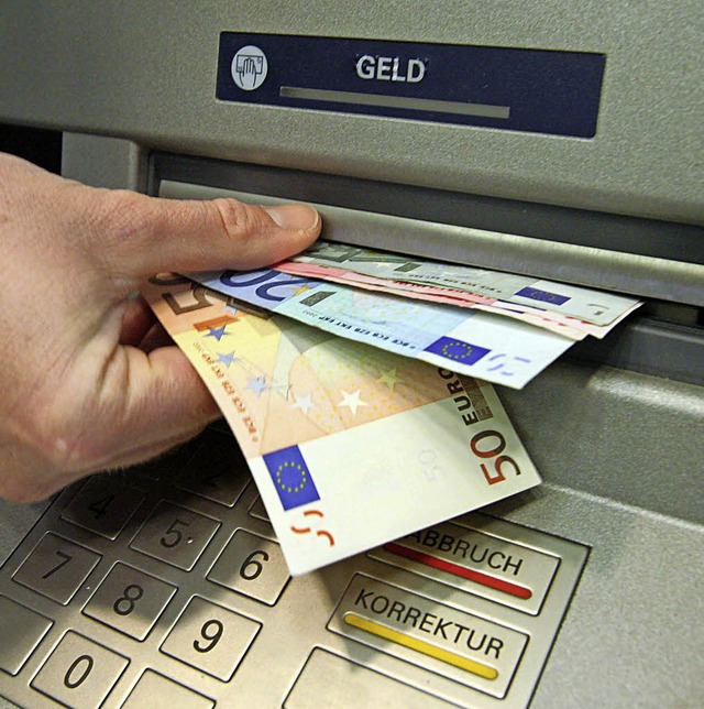 Gehren bald der Geschichte an: Volksbank-Automaten  | Foto: dpa