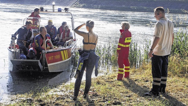 Mitglieder der DLRG bei einem Einsatz am Dreispitz bei Albbruck im Juni 2013   | Foto: Archivfoto: Doris Dehmel