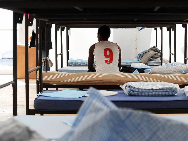 Symbolbild: Ein Flchtling in einer Mncher Asylunterkunft.  | Foto: dpa