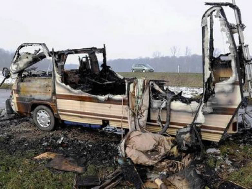 Zubringer: Sex-Wohnwagen abgefackelt - Blaulicht (fudder) - Badische Zeitung