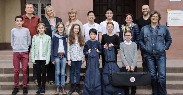 Lahrer Schler der stdtischen Musiksc...arber freuen sich auch  ihre Lehrer.   | Foto: Musikschule