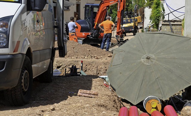 In Lffingen  liegen schon viele Leerr...arbeiten werden sie stets mitverlegt.   | Foto: Martin Wunderle