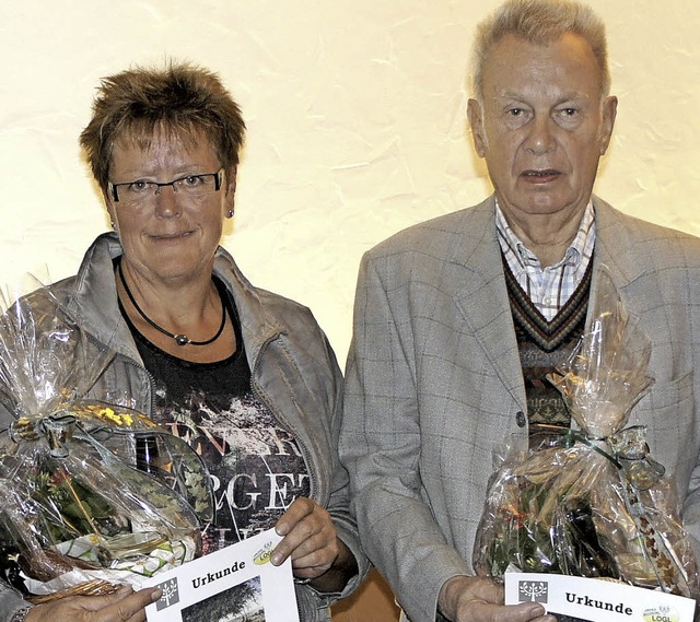 Fr 25 Jahre Mitgliedschaft im Obst- u...la Meier und Julius Schischke geehrt.   | Foto: Reinhard Herbrig