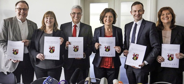 Die Ampel-Koalitionre (von links): di...d seine Vizevorsitzende Sandra Weeser   | Foto: dpa