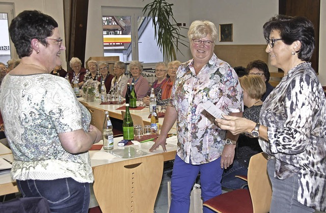 Bei der Generalversammlung des Landfra...im Namen der Mitglieder verabschiedet.  | Foto: Alfred Peter