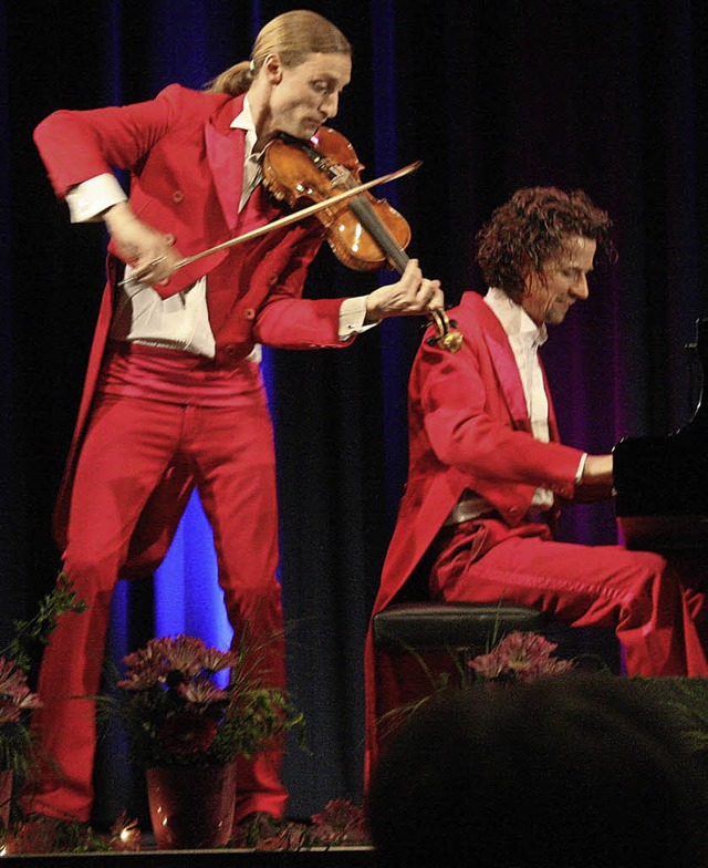Giovanni Reber (Violine) und Michael G...mm Patchwork Classics den Kursaal auf.  | Foto: Hans Jrgen Kugler