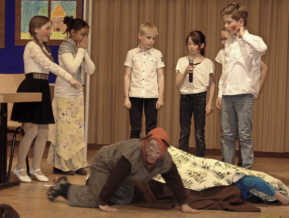 Die Schler aus Herrischried spielten Szenen aus dem Struwwelpeter.  | Foto: Michael Gottstein