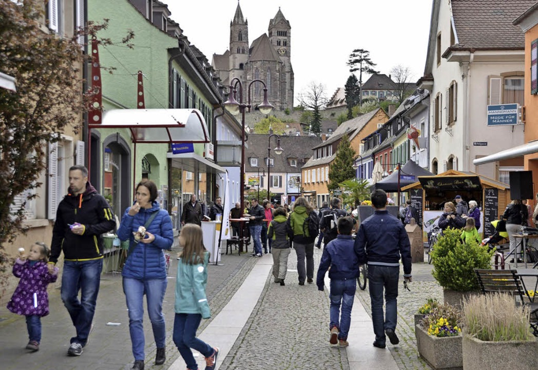 Die offenen Geschfte lockten zu einem Bummel durch die Neutorstrae.  | Foto: Elisabeth Saller