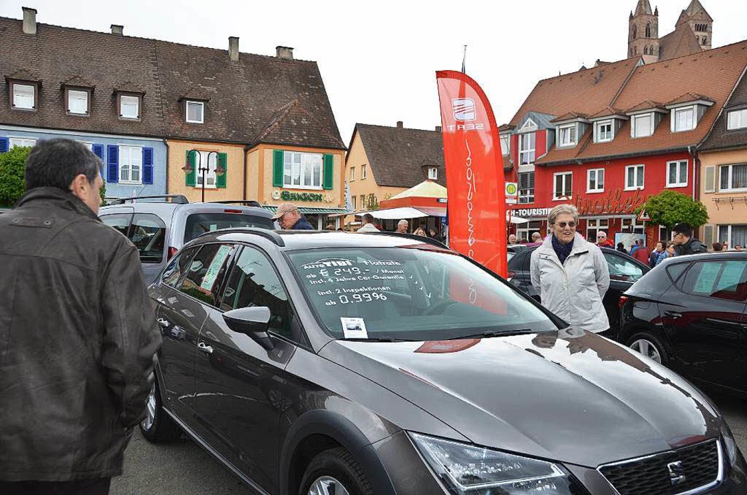 Autohändler aus Breisach und dem Umland stellten die neuesten Modelle vor.  | Foto: Elisabeth Saller