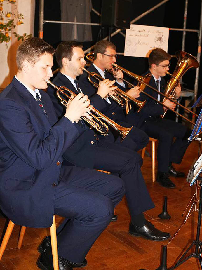 Das Quartett der Werkkapelle Gtermann stimmte die feierliche Erffnung der Gewerbe- und Vereinsschau im Adlersaal musikalisch an.