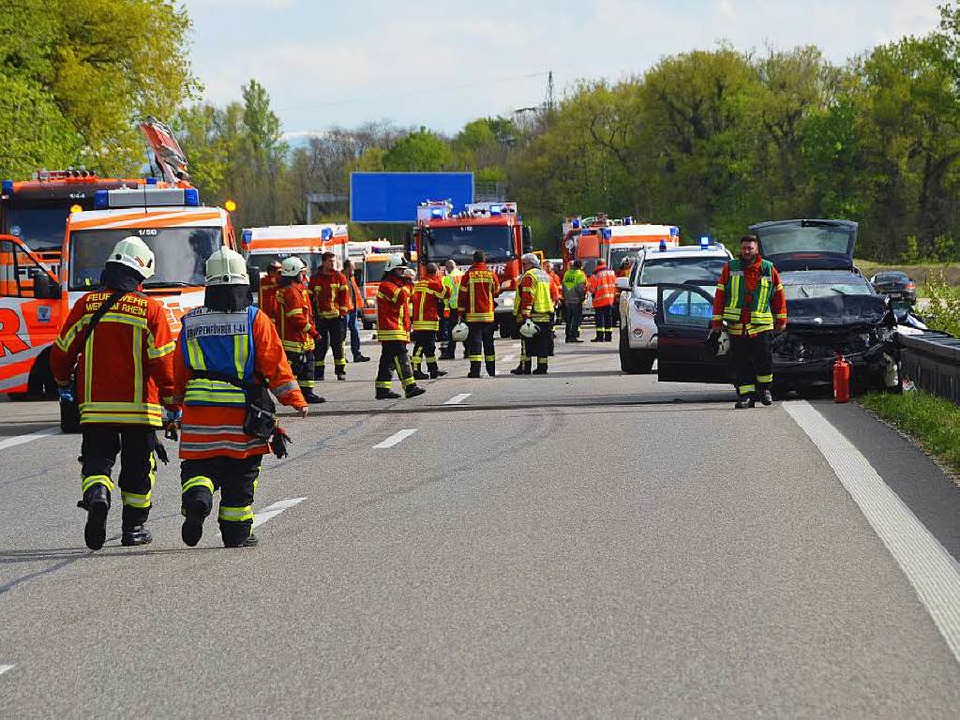 Schwerer Unfall auf der Autobahn bei Istein.   | Foto: Markus Maier