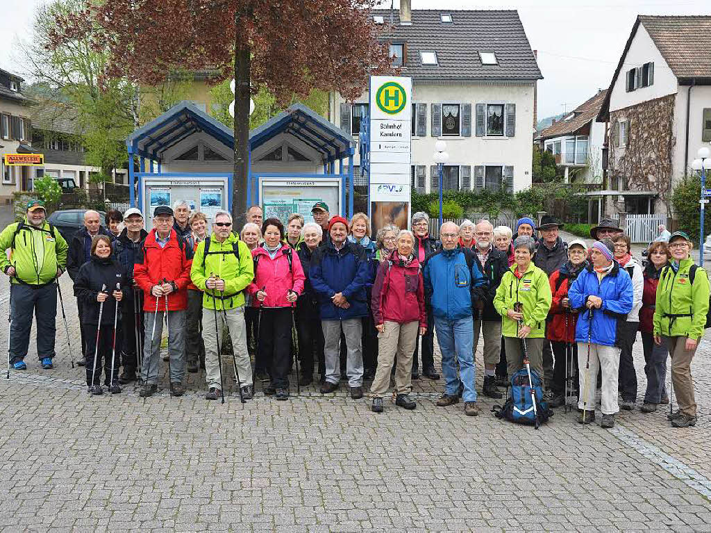 Mal ber Stock und Stein, mal in der Stadt oder aber auch hoch droben am und im Schloss Brgeln waren die BZ-Wanderer bei der Auftaktveranstaltung unterwegs. 30 wackere Wandersleut’ trotzten Wind, Regen und Nebel, und erlebten einiges.