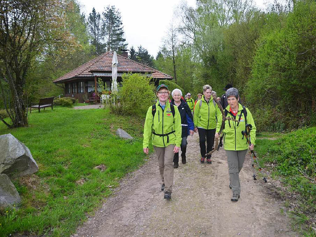 Mal ber Stock und Stein, mal in der Stadt oder aber auch hoch droben am und im Schloss Brgeln waren die BZ-Wanderer bei der Auftaktveranstaltung unterwegs. 30 wackere Wandersleut’ trotzten Wind, Regen und Nebel, und erlebten einiges.