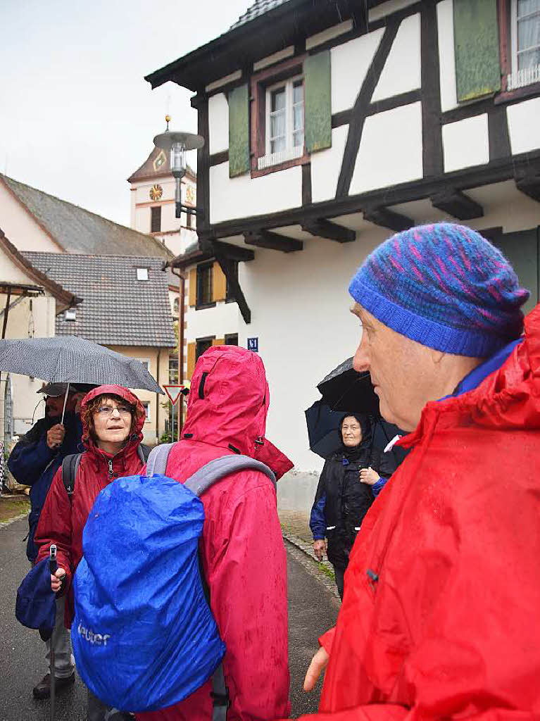 Mal ber Stock und Stein, mal in der Stadt oder aber auch hoch droben am und im Schloss Brgeln waren die BZ-Wanderer bei der Auftaktveranstaltung unterwegs. 30 wackere Wandersleut’ trotzten Wind, Regen und Nebel, und erlebten einiges.