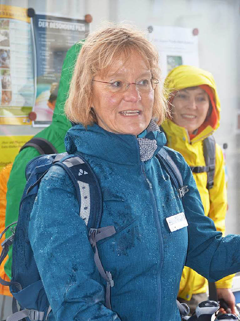 Mal ber Stock und Stein, mal in der Stadt oder aber auch hoch droben am und im Schloss Brgeln waren die BZ-Wanderer bei der Auftaktveranstaltung unterwegs. 30 wackere Wandersleut’ trotzten Wind, Regen und Nebel, und erlebten einiges.