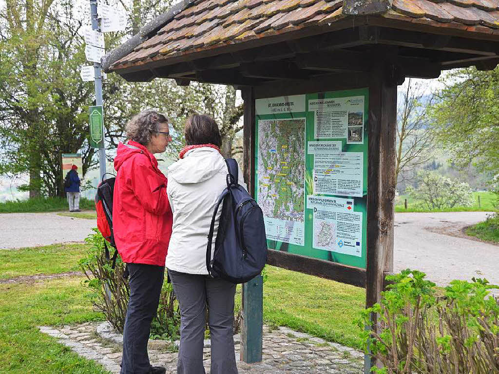 Mal ber Stock und Stein, mal in der Stadt oder aber auch hoch droben am und im Schloss Brgeln waren die BZ-Wanderer bei der Auftaktveranstaltung unterwegs. 30 wackere Wandersleut’ trotzten Wind, Regen und Nebel, und erlebten einiges.