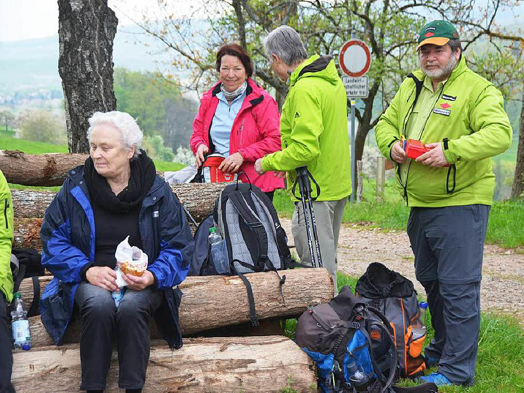 Mal ber Stock und Stein, mal in der Stadt oder aber auch hoch droben am und im Schloss Brgeln waren die BZ-Wanderer bei der Auftaktveranstaltung unterwegs. 30 wackere Wandersleut’ trotzten Wind, Regen und Nebel, und erlebten einiges.