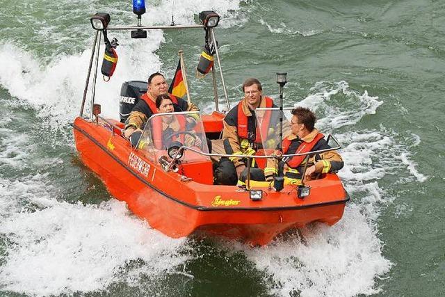 Fotos: Das neue Boot auf dem Rhein heit Helmut