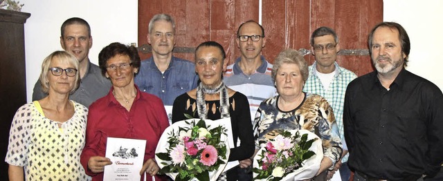 Ehrungen und Verabschiedungen beim TV ...inks) bei der Generalversammlung vor.   | Foto: Helmut Hassler