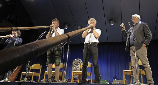 Seit 30 Jahren ein eingespieltes Team:... Gerhard Polt und die Biermsl-Blosn.   | Foto: Dorothee Philipp