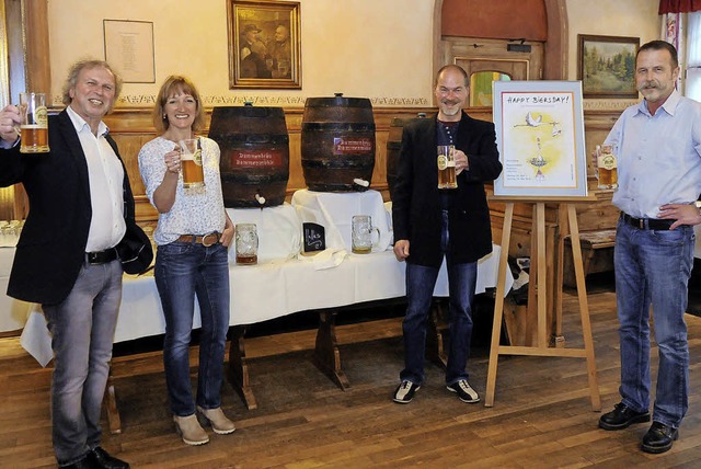 Stoen auf den Erfolg der Ausstellung ... Kenk, Klaus Karlitzky und Edgar Kenk.  | Foto: Wolfgang Knstle