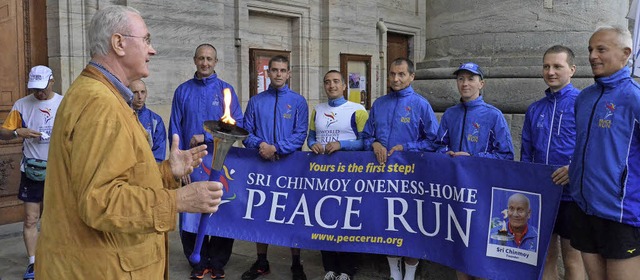 Der Dom als Ort des Friedens &#8211; d... Run&#8220;-Gruppe am Freitag am Dom.   | Foto: Sebastian Barthmes