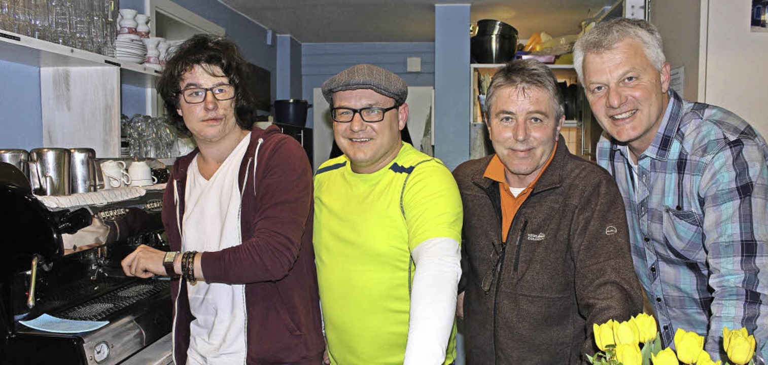 Im Caf Satz: Artjom Bulakh, Volker H...rger, Hans-Peter Fischer (von links).   | Foto: Bernd Fackler