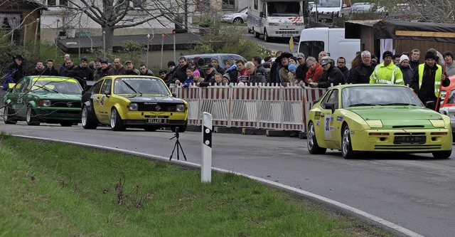 Der Startpunkt des Autoslaloms des AC ...nden sich zahlreiche Schaulustige ein.  | Foto: Kirsten Lux