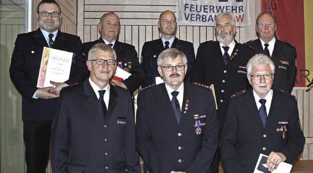 Ehrende und Geehrte: Dietmar Gempp, Mi...d Wolfdieter Hasler (vorne von links)   | Foto: Gerd Lustig