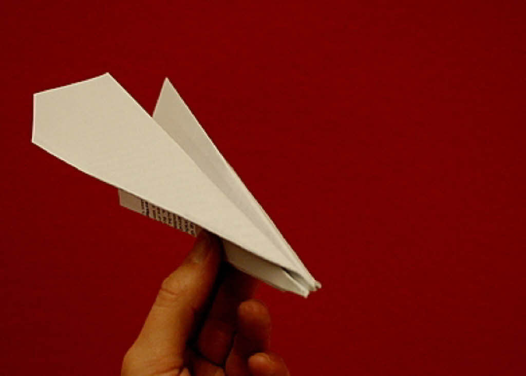 Der beste Papierflieger der Welt Mittagspause (fudder) Badische Zeitung