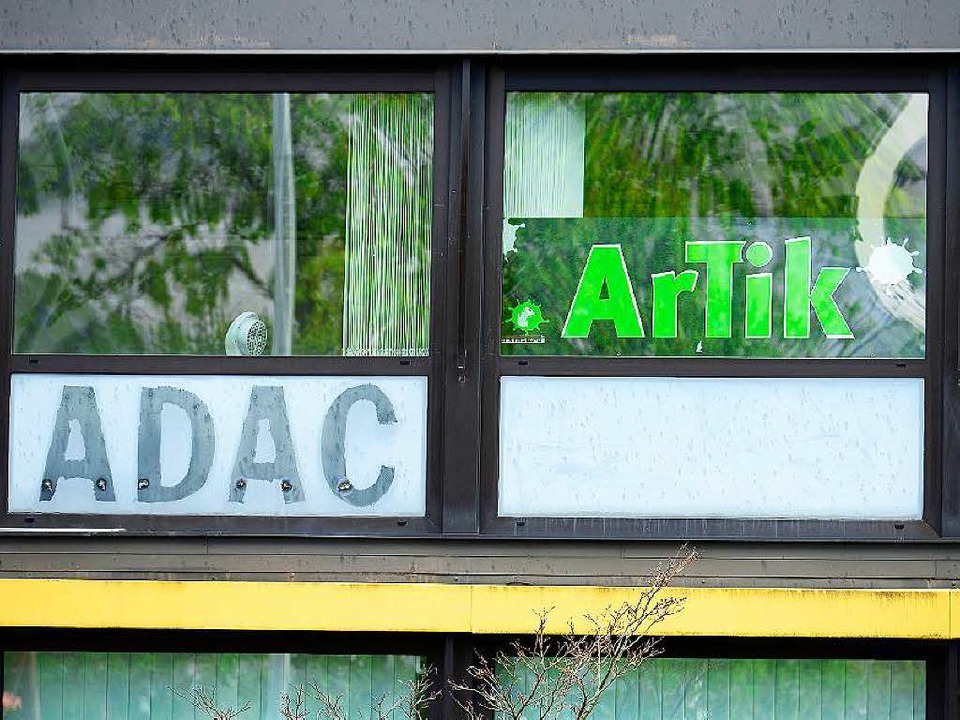 Ein Artik-Schild hing schon im ADAC-Ge...ird das Jugendzentrum nicht einziehen.  | Foto: Ingo Schneider