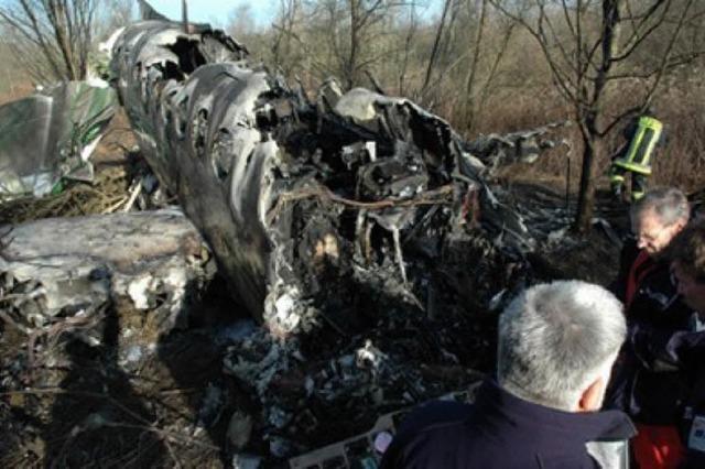Am Unglcksort: Fotos vom Flugzeugabsturz